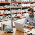 Bestellungsabgrenzungen mit Display Purchase Order Accruals verwalten