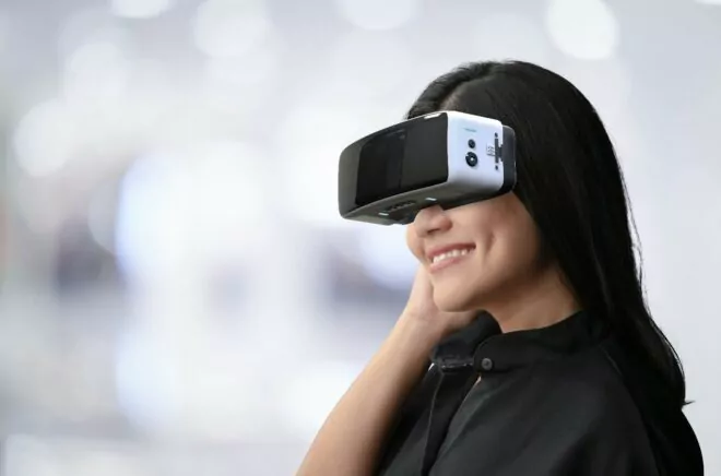 VR-Brillen ermöglichen Ihnen, eine andere Welt zu sehen